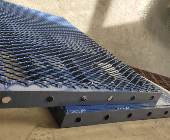 【中型钢板网厂家】介绍不锈钢钢板网坚固的结构与抗压力